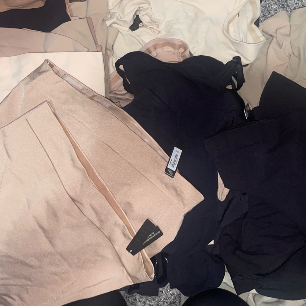 @theresapthrifts offer - SKIMS Shape-wear Bundle